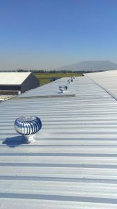 techo metalico con ventilacion industrial